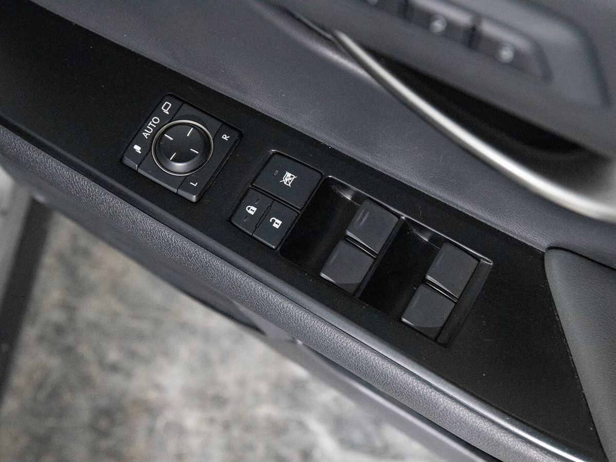 Lexus UX 2019 - фото автомобиля