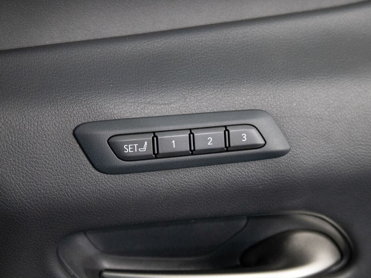 Lexus UX 2019 - фото автомобиля