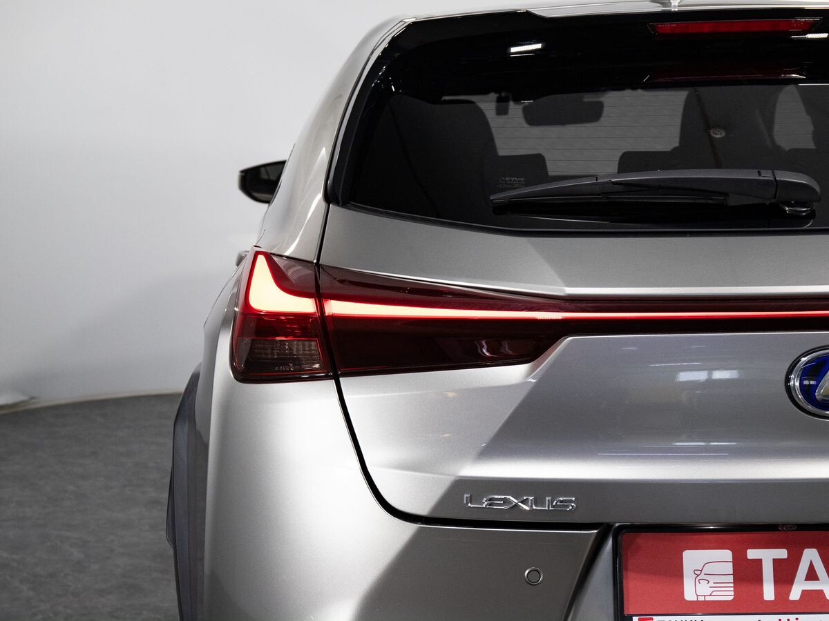 Lexus UX 2019 - фото автомобиля