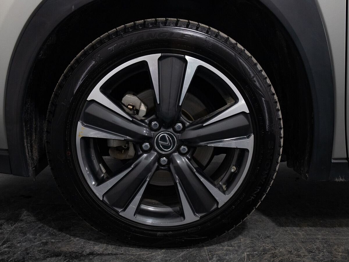 Lexus UX 2019 - фото автомобиля