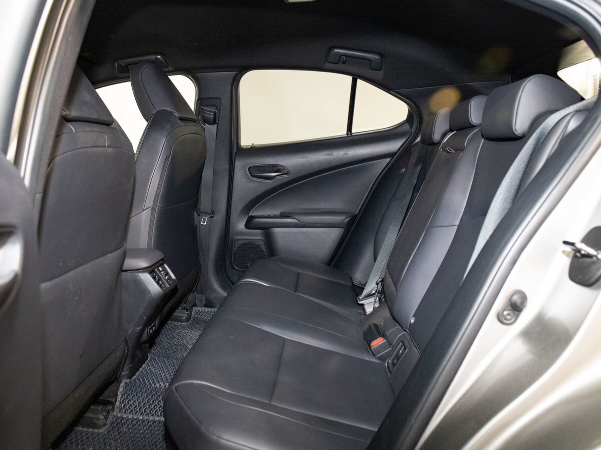 Lexus UX 2019 - фото автомобиля