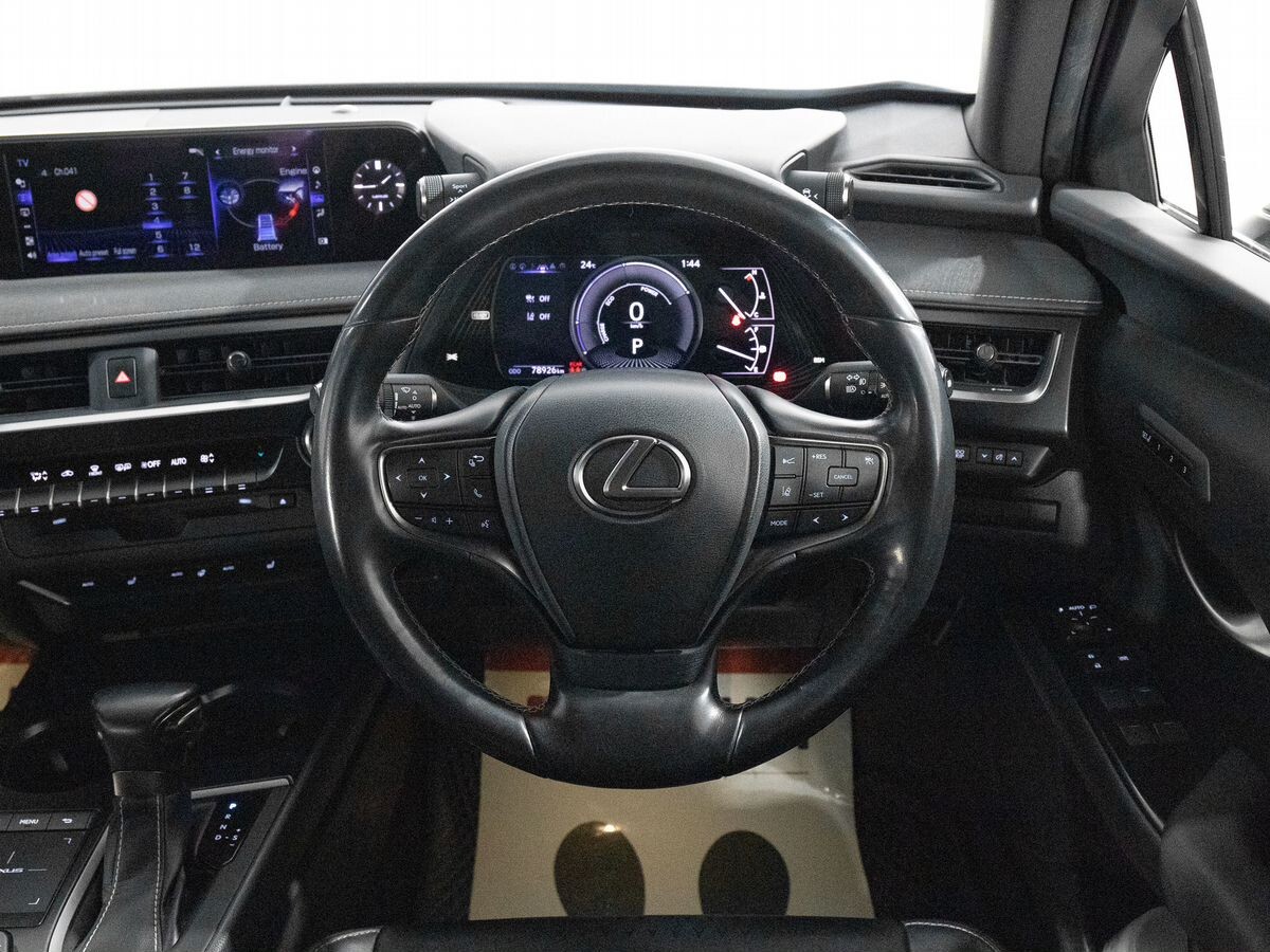 Lexus UX 2019 - фото автомобиля