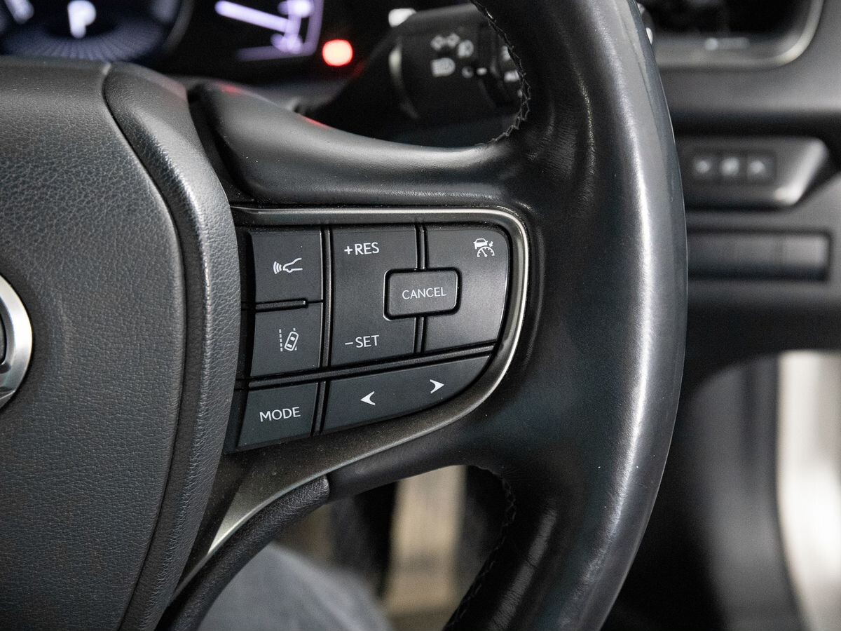 Lexus UX 2019 - фото автомобиля