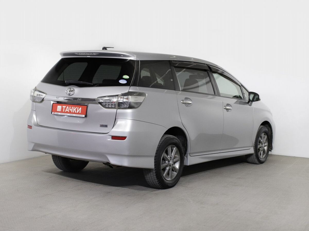 Toyota Wish 2012 - фото автомобиля