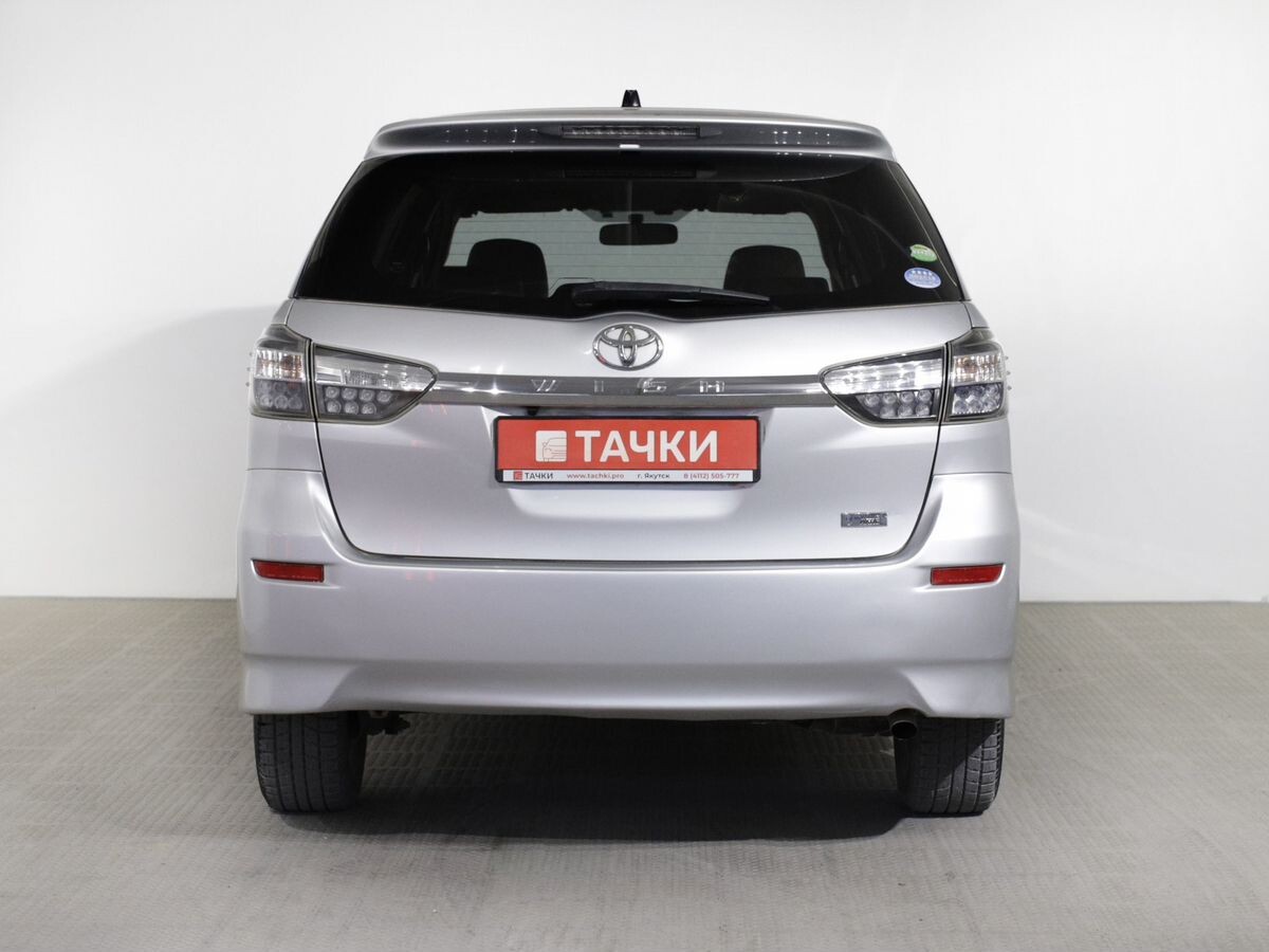 Toyota Wish 2012 - фото автомобиля
