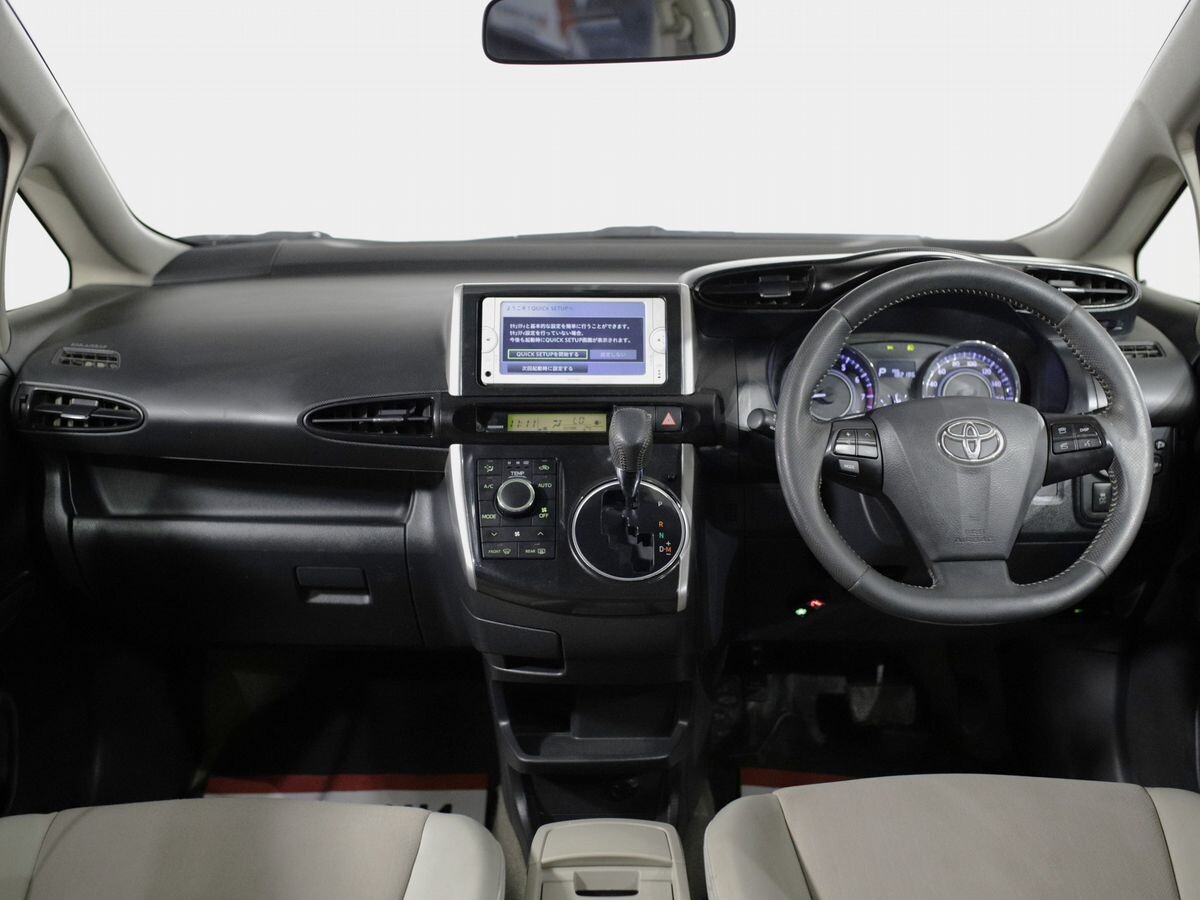 Toyota Wish 2012 - фото автомобиля