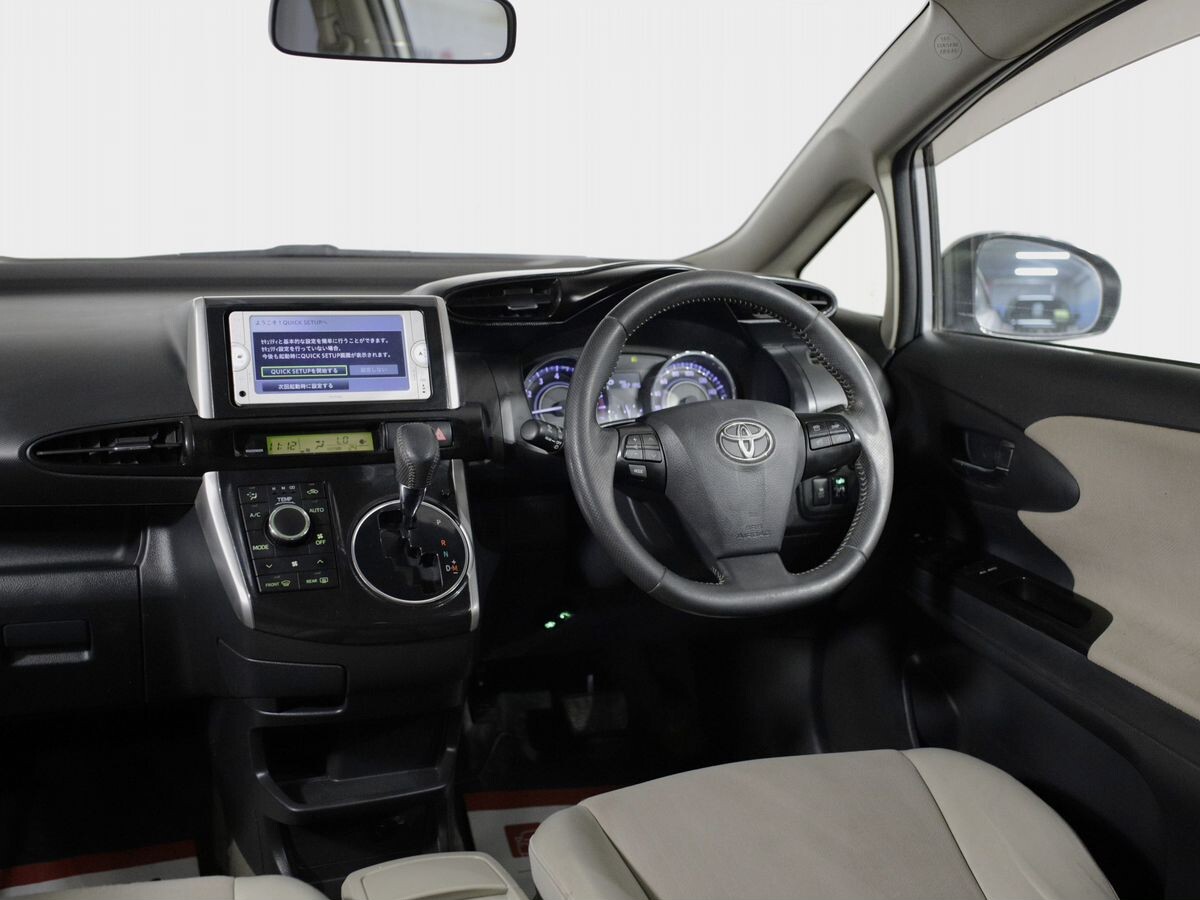 Toyota Wish 2012 - фото автомобиля