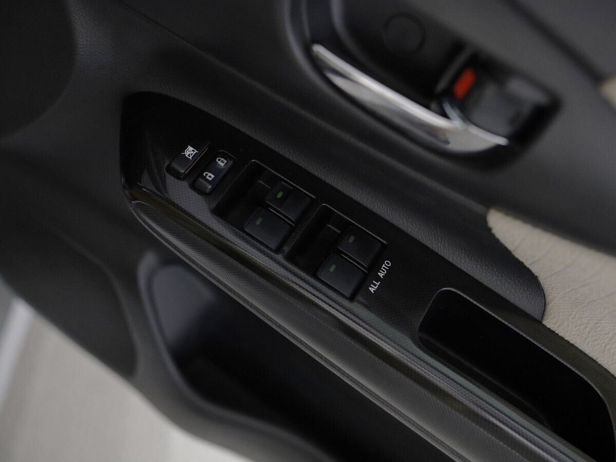 Toyota Wish 2012 - фото автомобиля