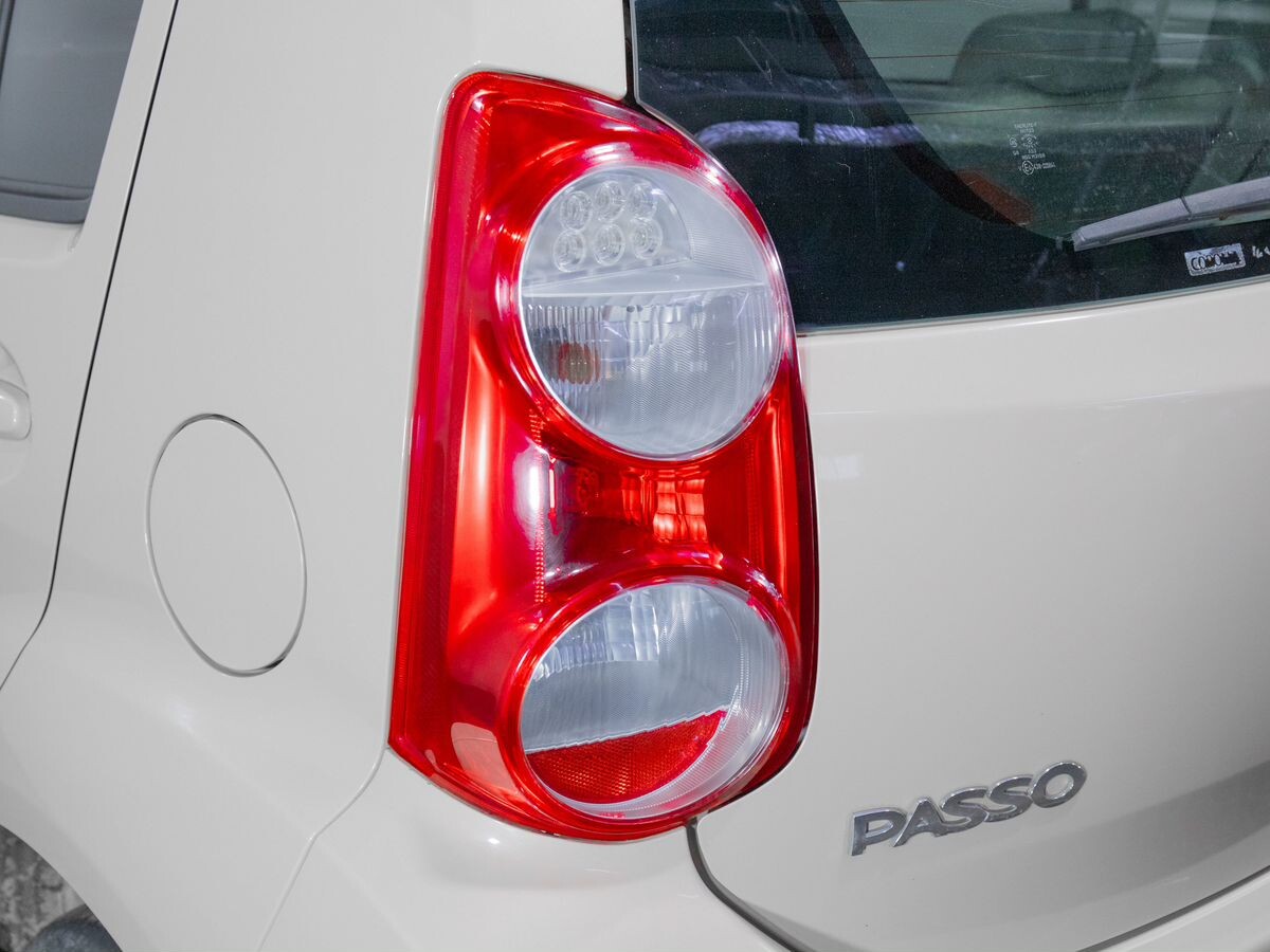 Toyota Passo 2010 - фото автомобиля