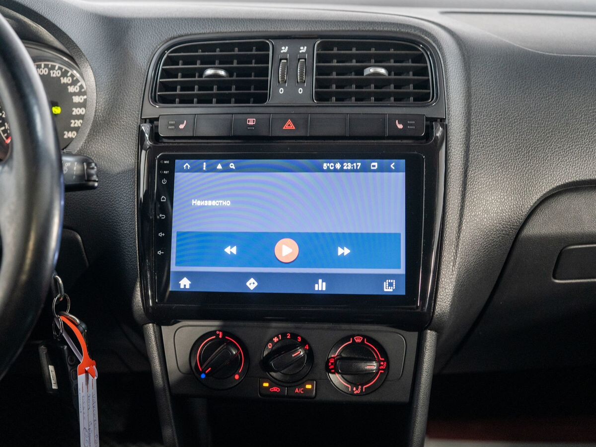 Volkswagen Polo 2017 - фото автомобиля