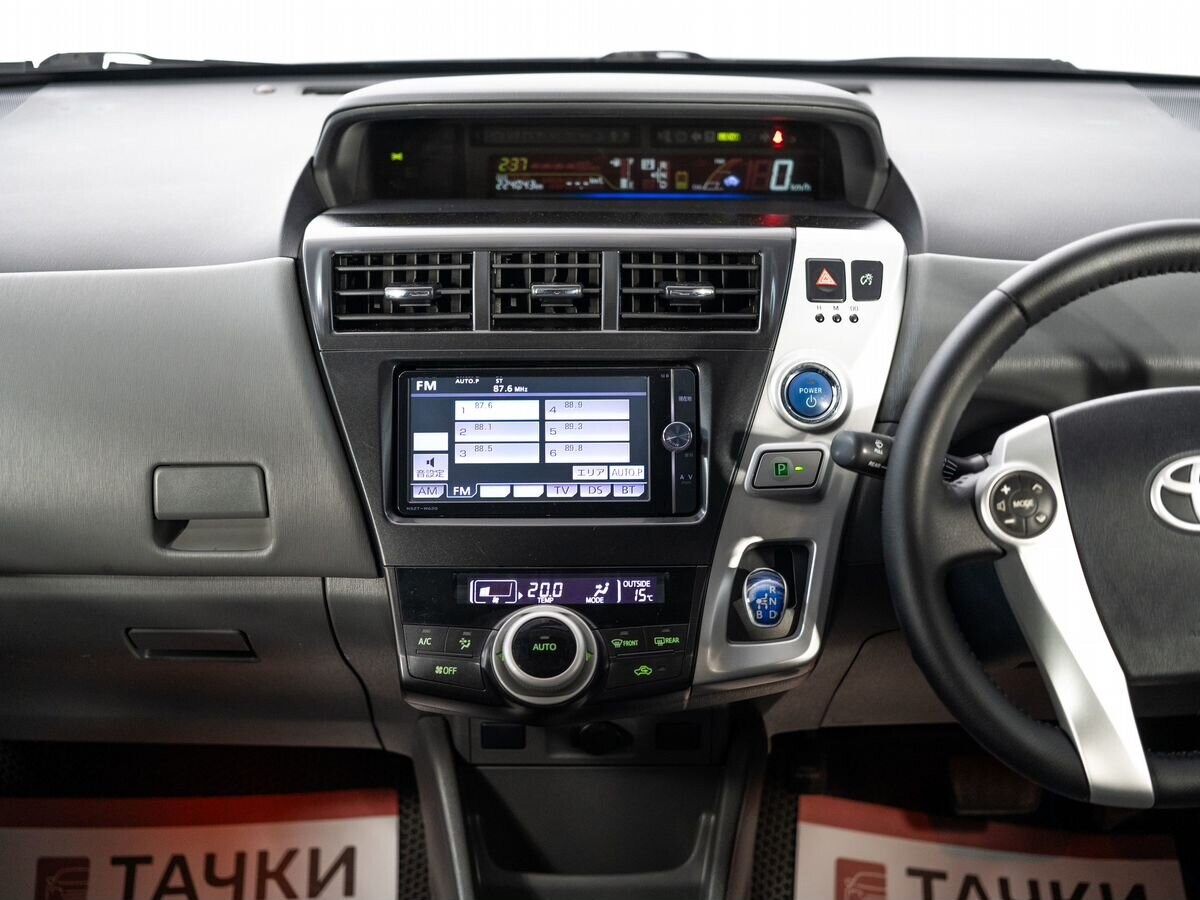 Toyota Prius Alpha 2012 - фото автомобиля
