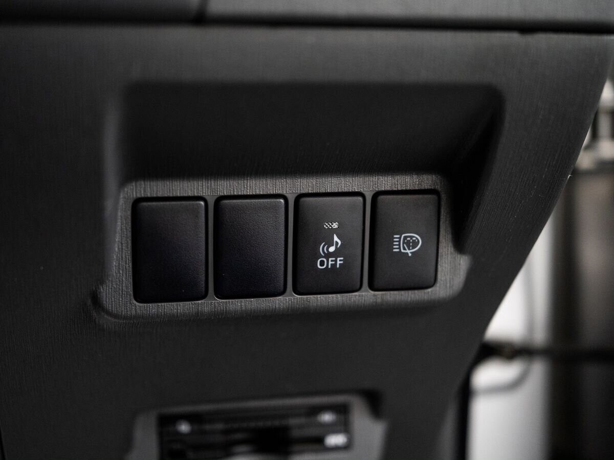 Toyota Prius Alpha 2012 - фото автомобиля