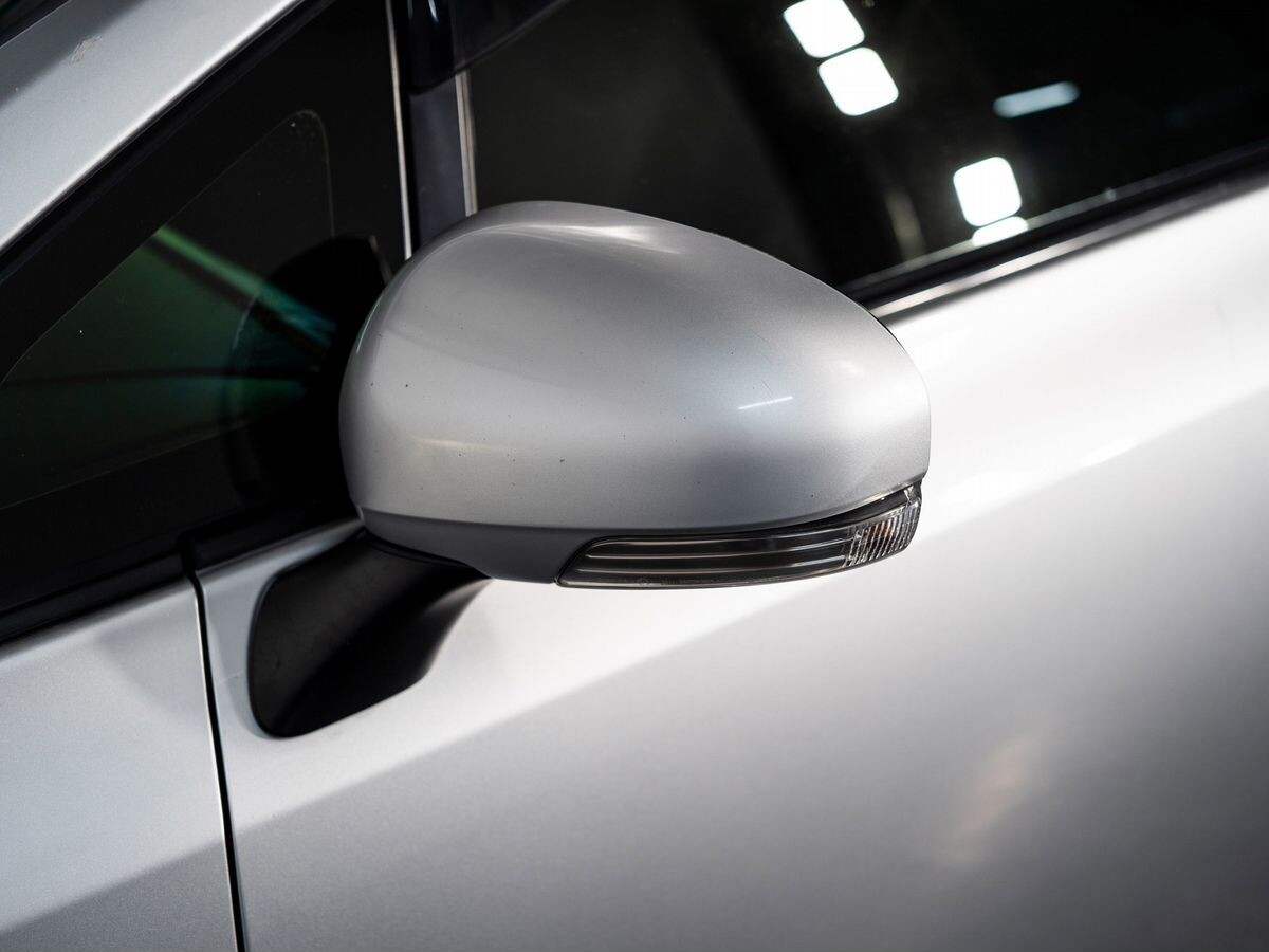 Toyota Prius Alpha 2012 - фото автомобиля