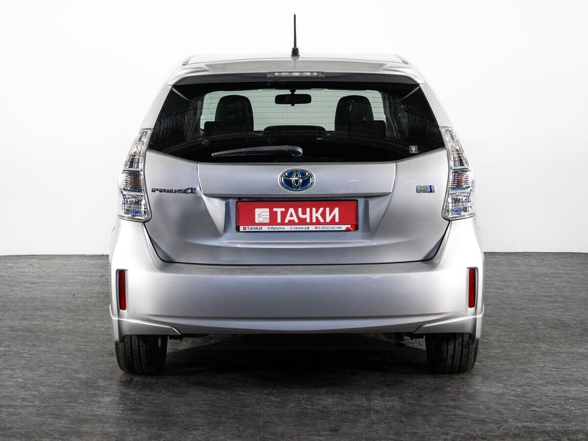 Toyota Prius Alpha 2012 - фото автомобиля