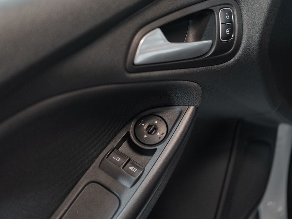 Ford Focus 2018 - фото автомобиля