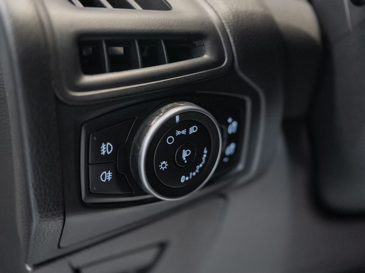 Ford Focus 2018 - фото автомобиля