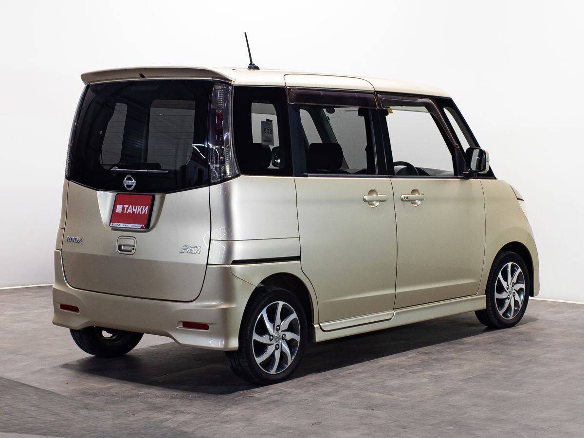 Nissan Roox 2011 - фото автомобиля