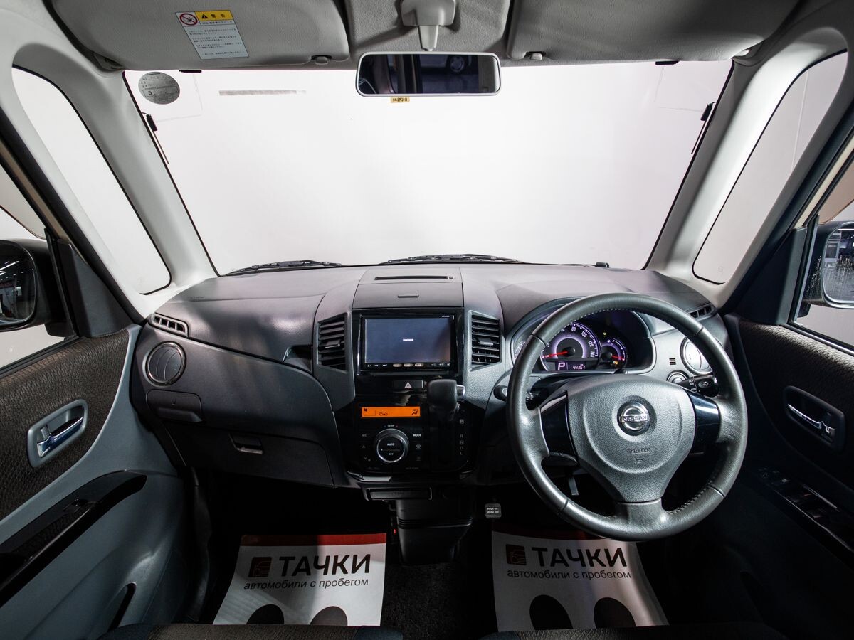 Nissan Roox 2011 - фото автомобиля