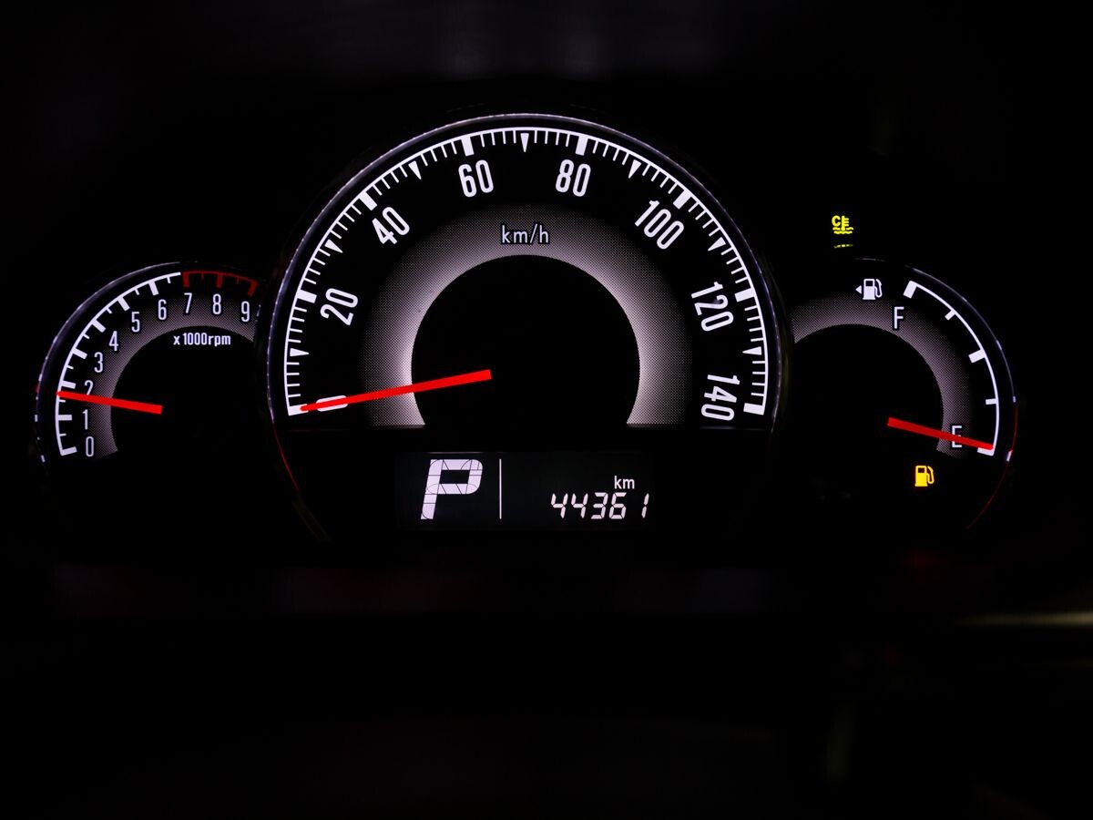 Nissan Roox 2011 - фото автомобиля