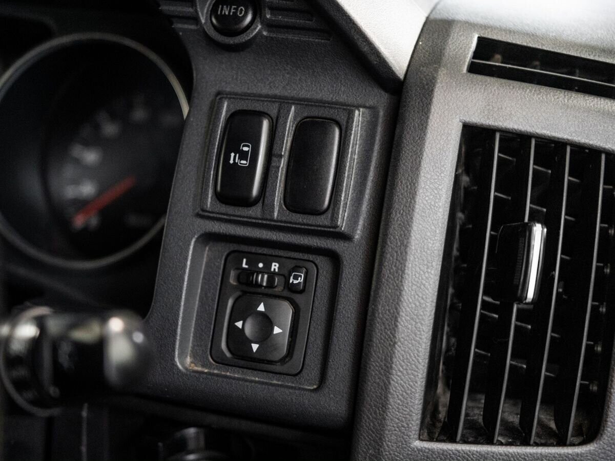 Mitsubishi Delica D:5 2014 - фото автомобиля