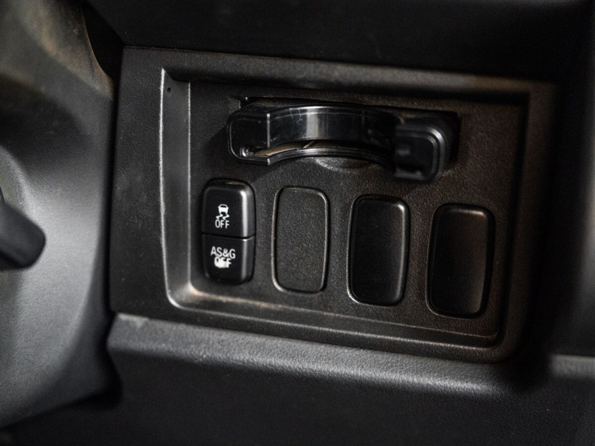 Mitsubishi Delica D:5 2014 - фото автомобиля