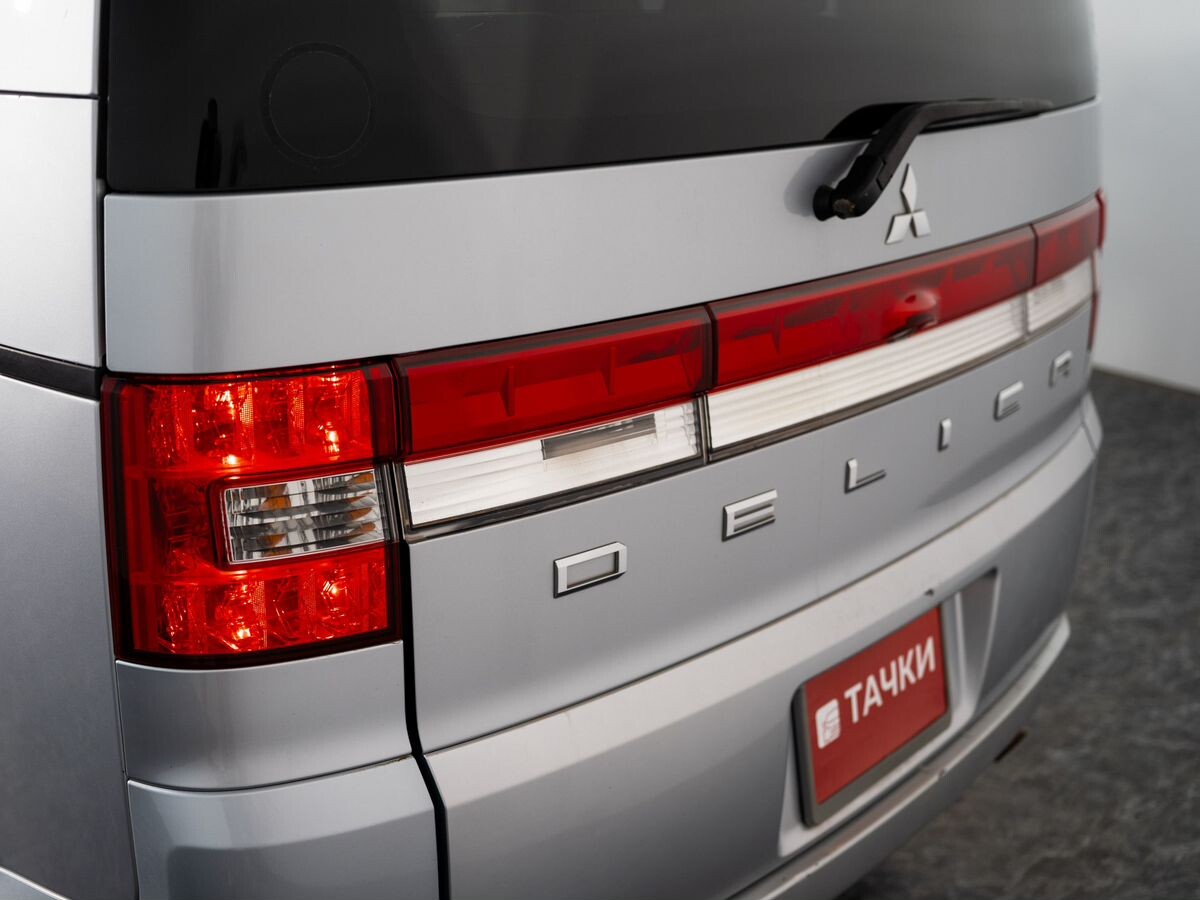 Mitsubishi Delica D:5 2014 - фото автомобиля