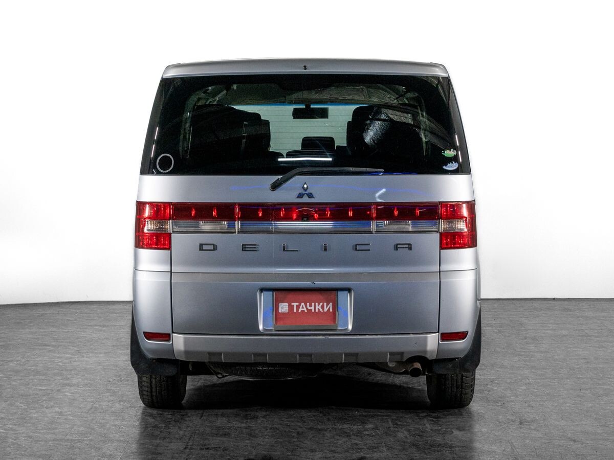 Mitsubishi Delica D:5 2014 - фото автомобиля