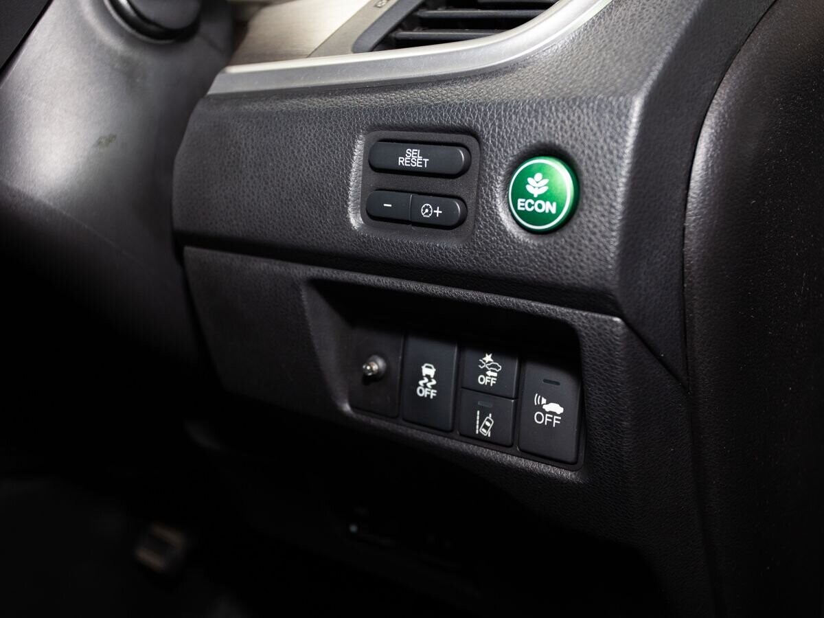 Honda Jade 2015 - фото автомобиля