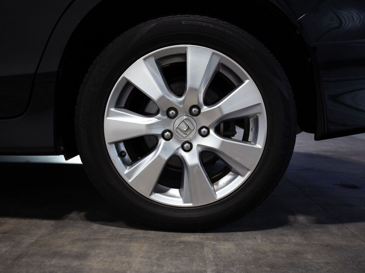 Honda Jade 2015 - фото автомобиля