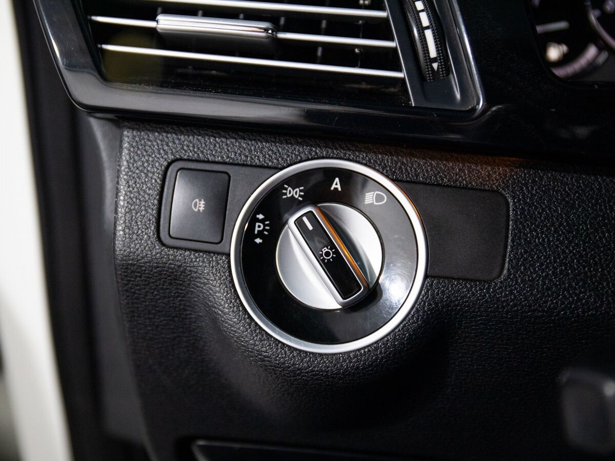 Mercedes-Benz E-Класс 2011 - фото автомобиля