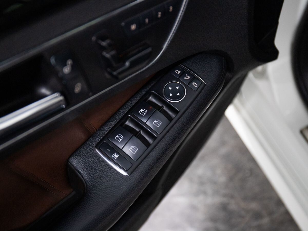 Mercedes-Benz E-Класс 2011 - фото автомобиля