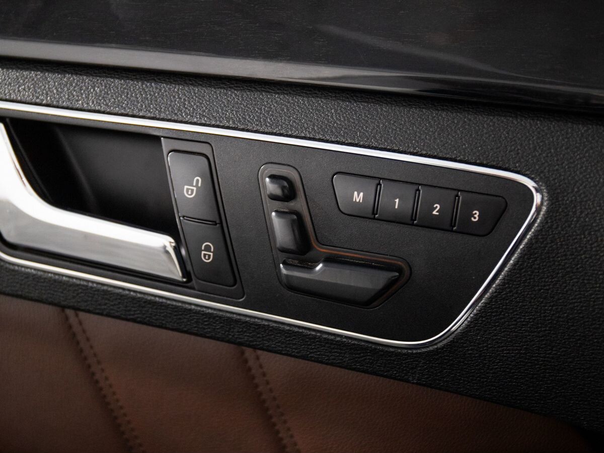 Mercedes-Benz E-Класс 2011 - фото автомобиля