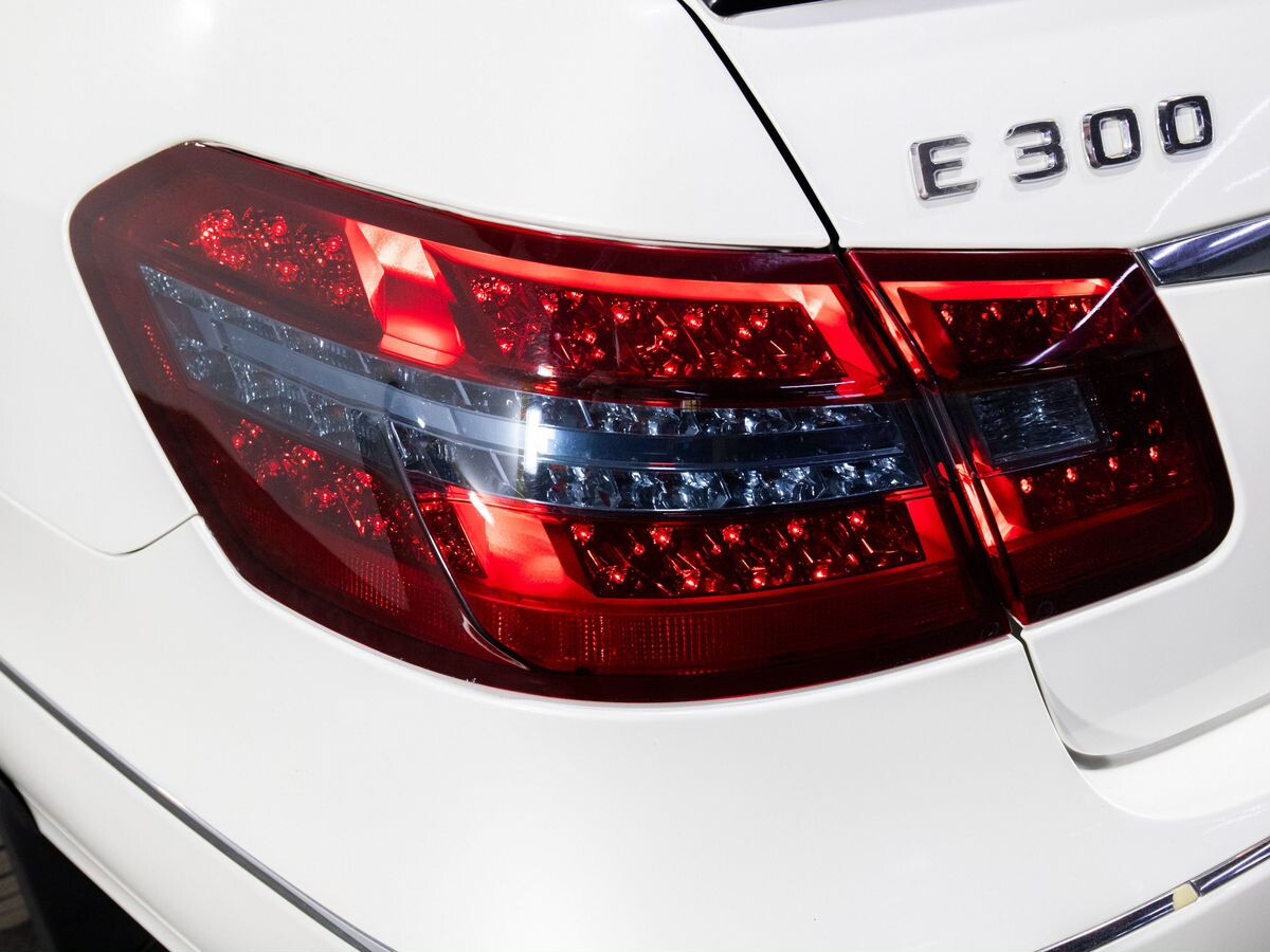 Mercedes-Benz E-Класс 2011 - фото автомобиля