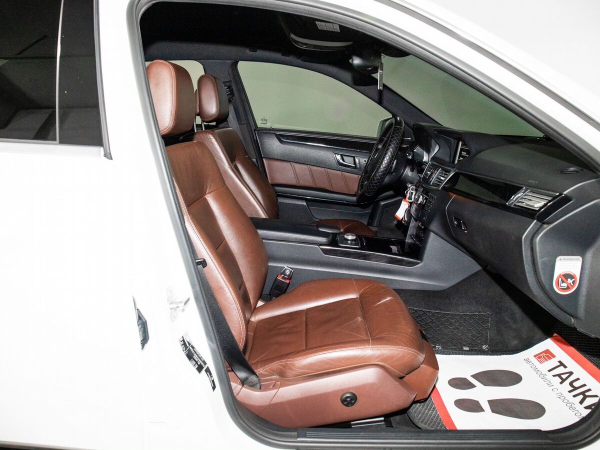 Mercedes-Benz E-Класс 2011 - фото автомобиля