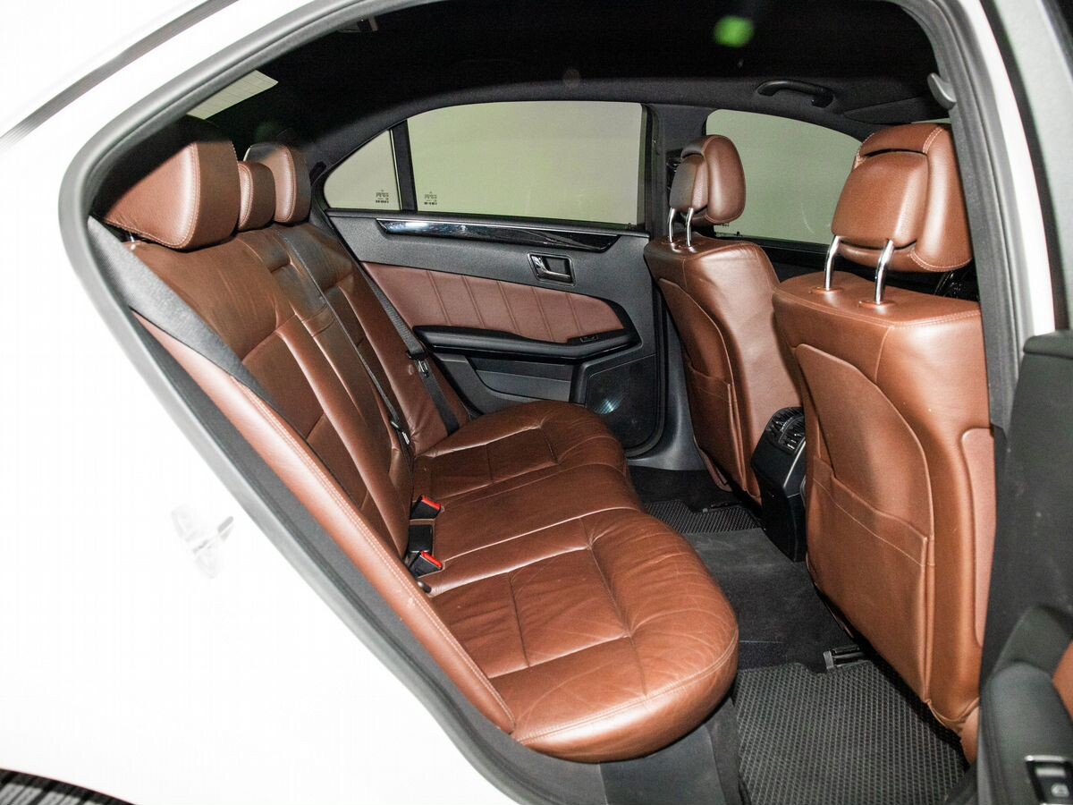 Mercedes-Benz E-Класс 2011 - фото автомобиля