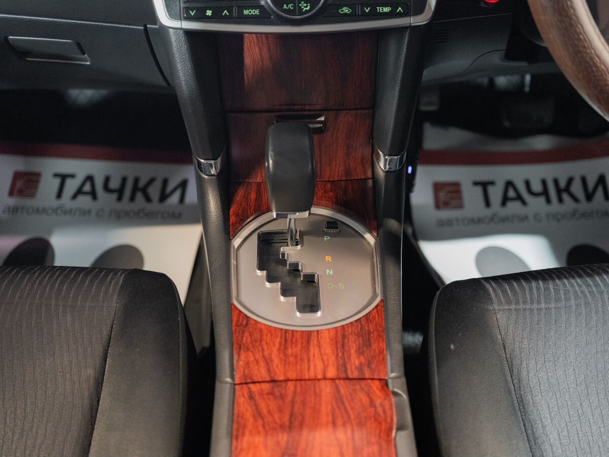 Toyota Premio 2012 - фото автомобиля