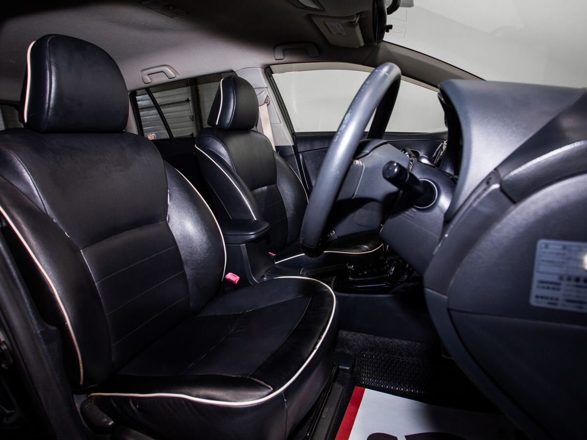 Toyota Corolla 2010 - фото автомобиля