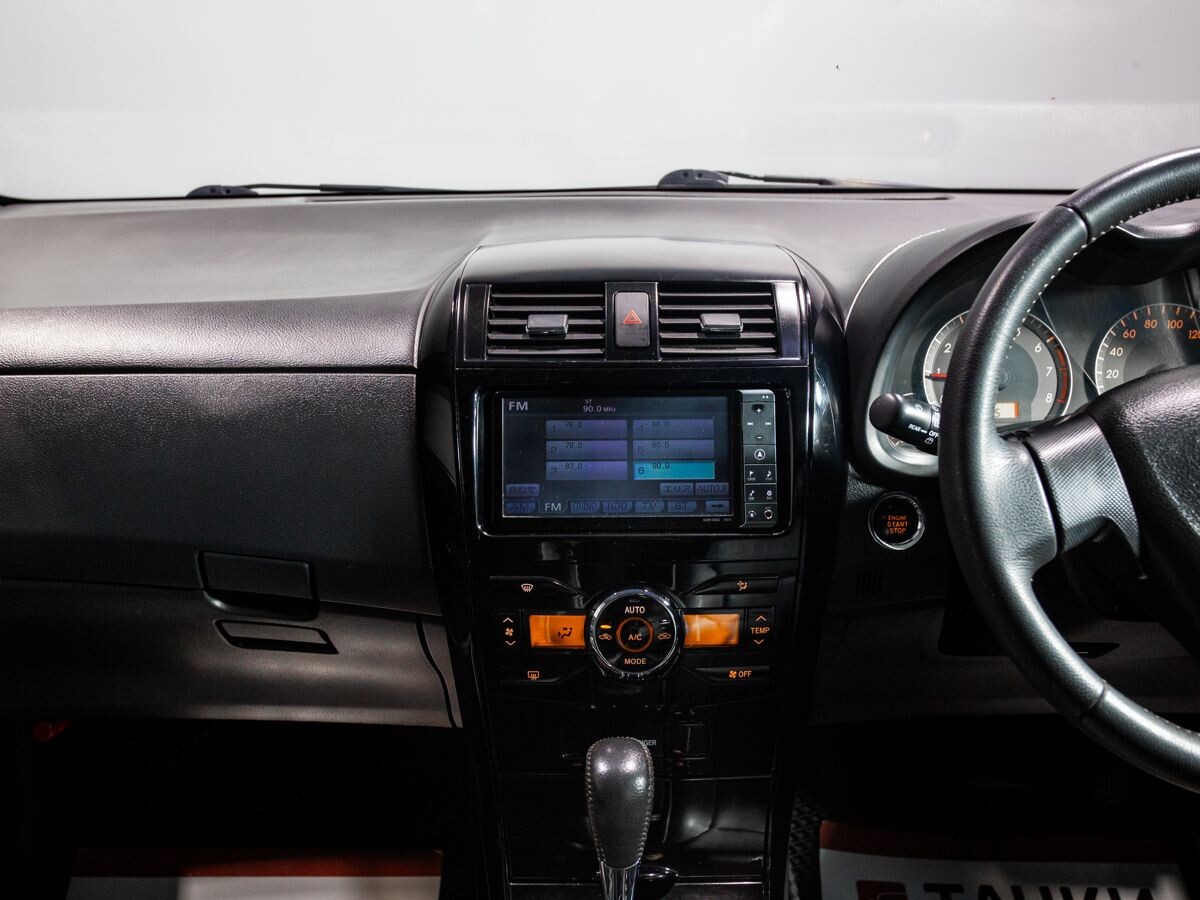 Toyota Corolla 2010 - фото автомобиля