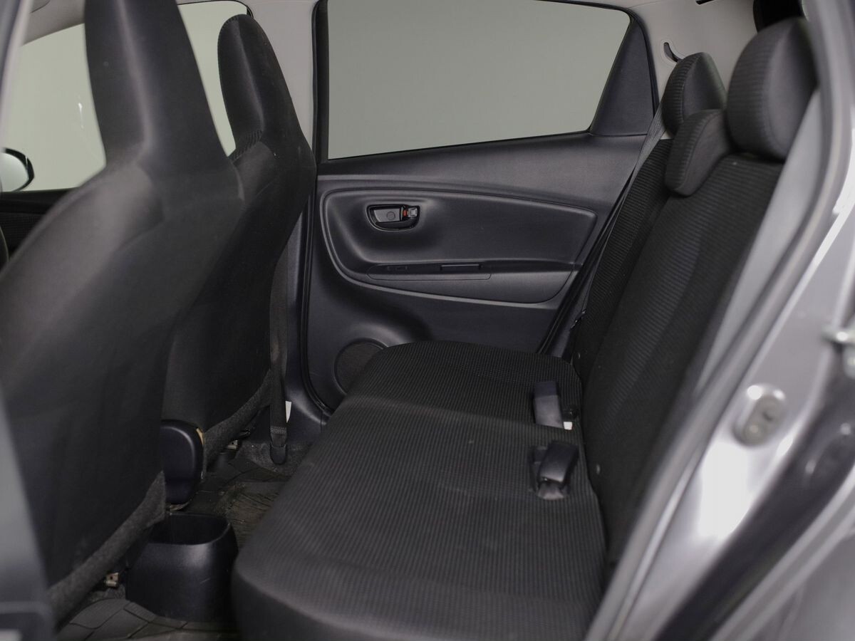 Toyota Vitz 2018 - фото автомобиля