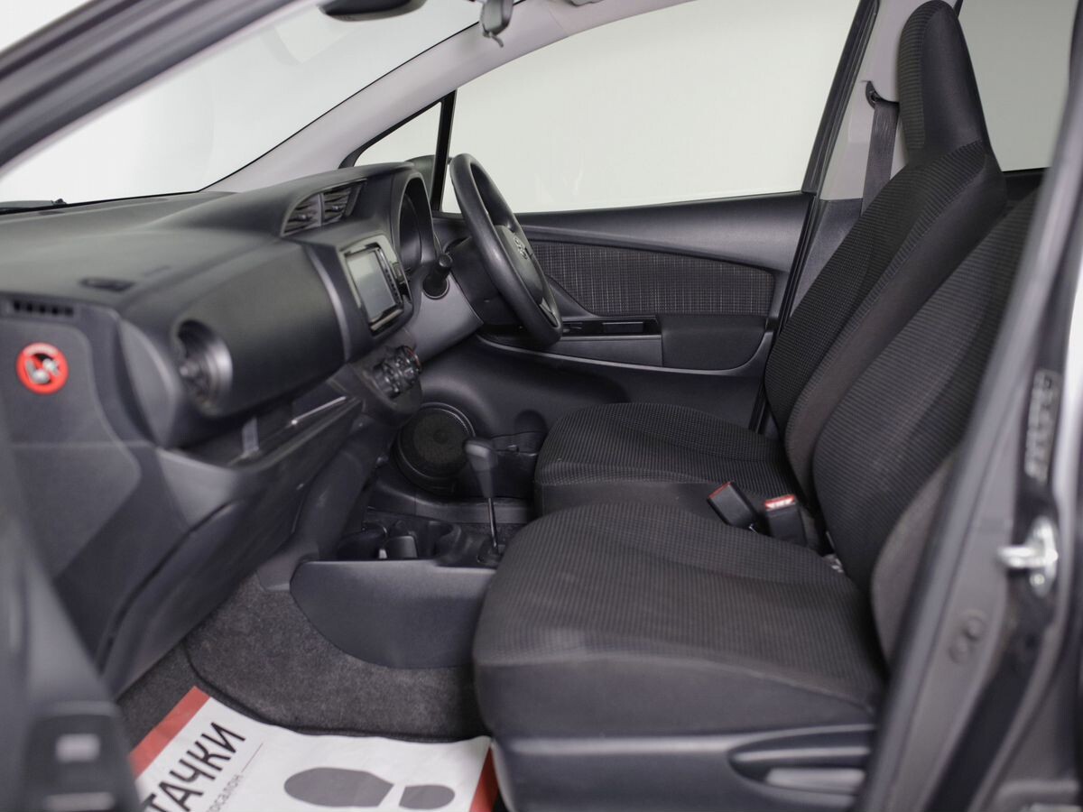 Toyota Vitz 2018 - фото автомобиля