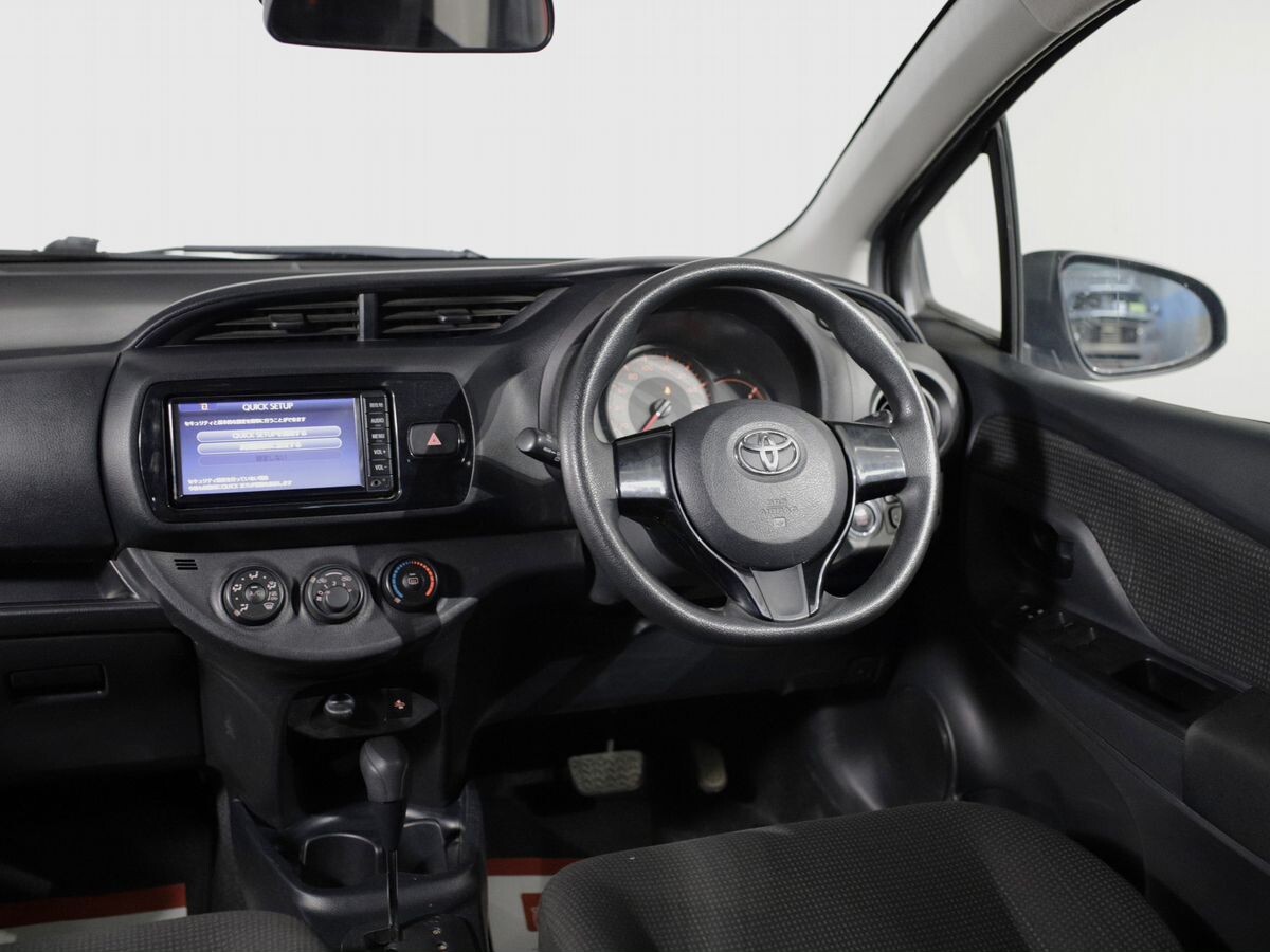 Toyota Vitz 2018 - фото автомобиля