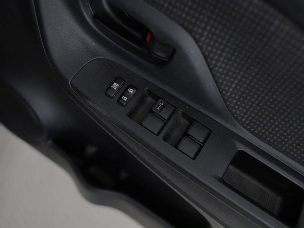 Toyota Vitz 2018 - фото автомобиля