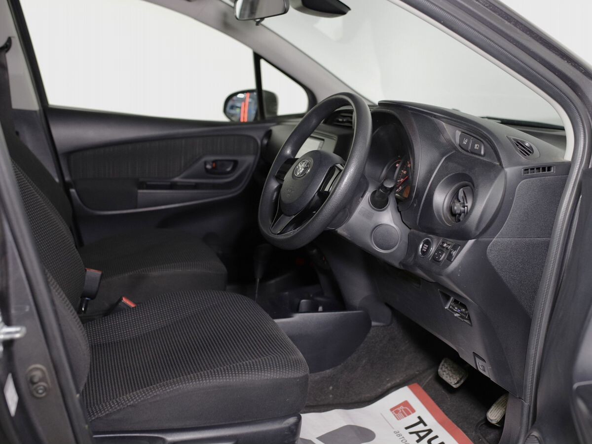 Toyota Vitz 2018 - фото автомобиля