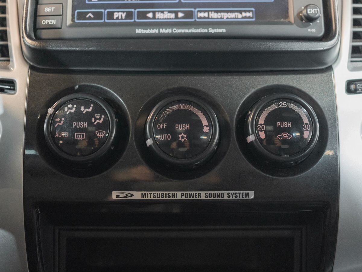 Mitsubishi Pajero Sport 2011 - фото автомобиля