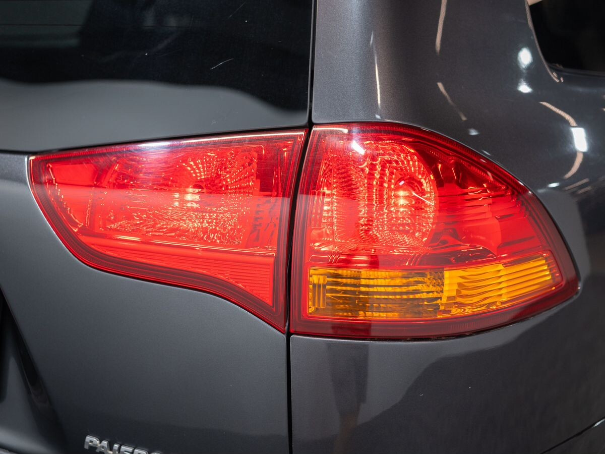 Mitsubishi Pajero Sport 2011 - фото автомобиля