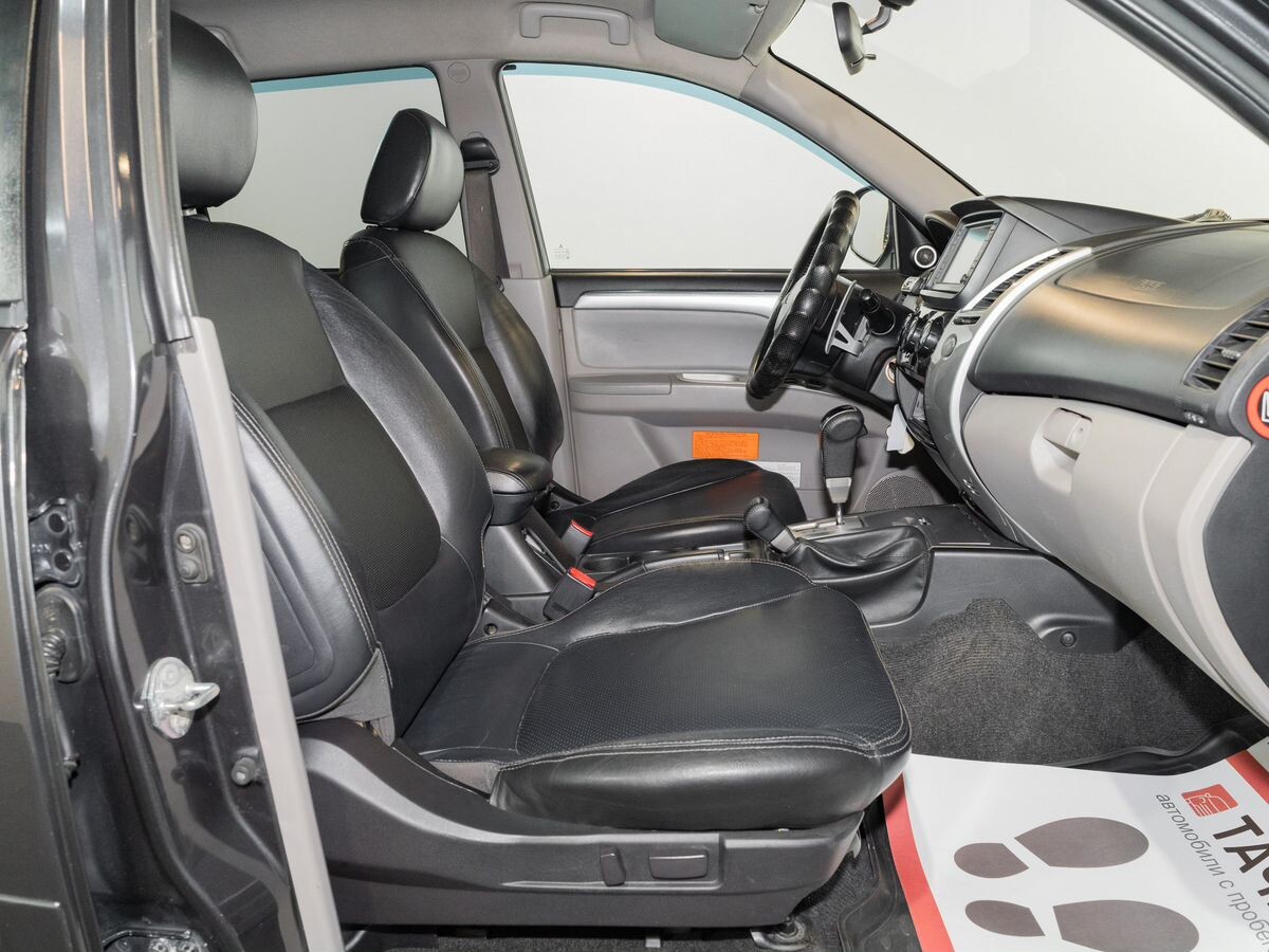 Mitsubishi Pajero Sport 2011 - фото автомобиля