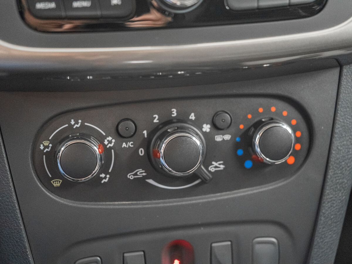 Renault Sandero 2021 - фото автомобиля