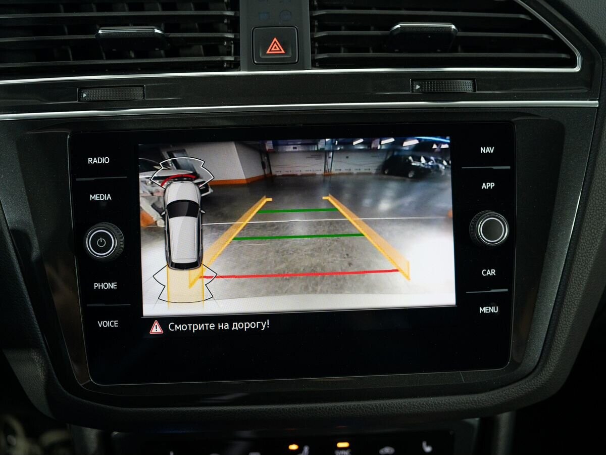 Volkswagen Tiguan 2021 - фото автомобиля