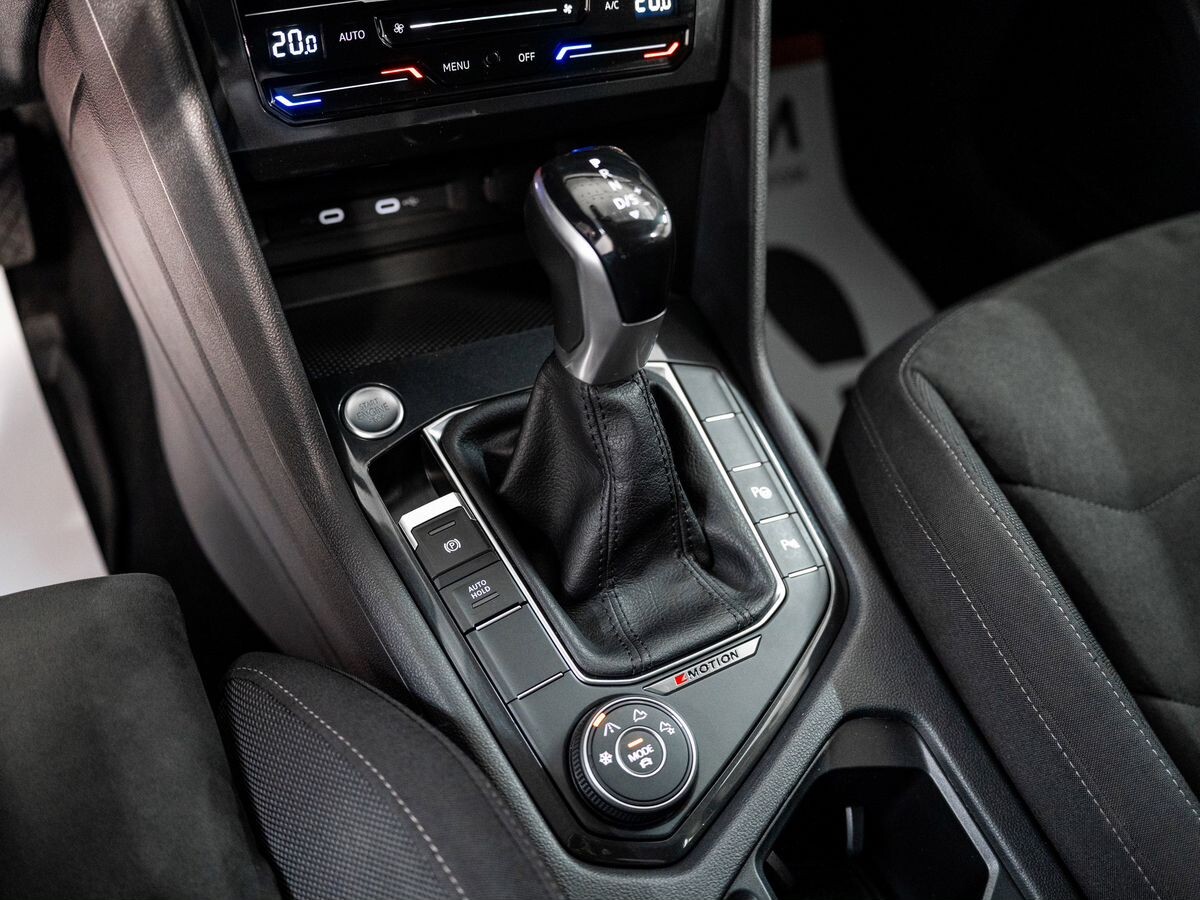 Volkswagen Tiguan 2021 - фото автомобиля