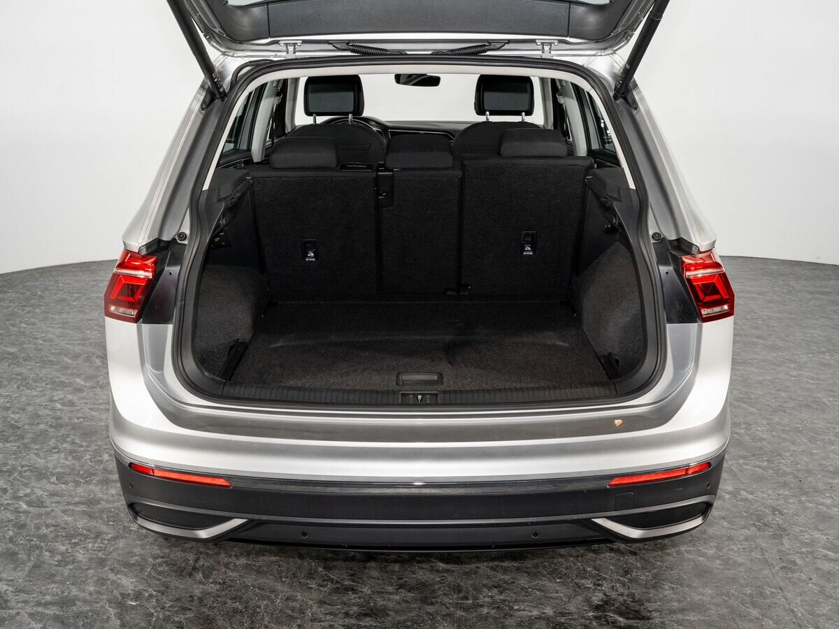 Volkswagen Tiguan 2021 - фото автомобиля
